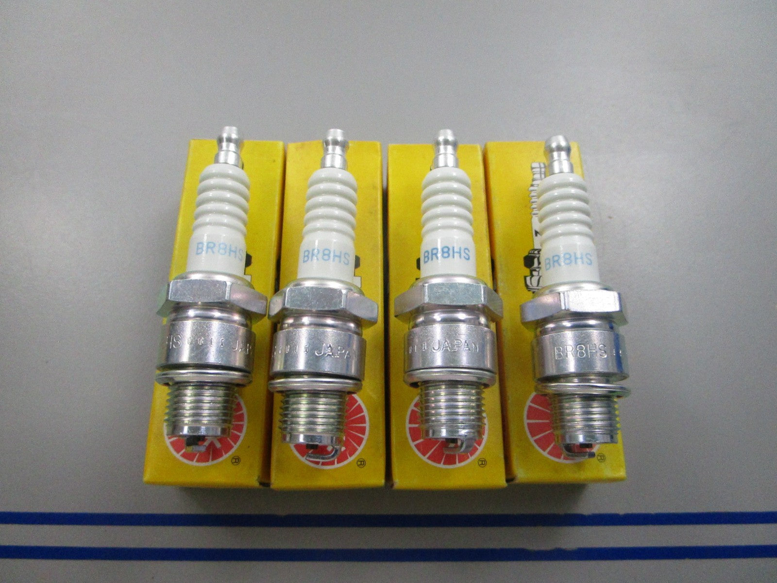 NEW (LOT OF 4) BP8HS NGK Spark Plug 0810