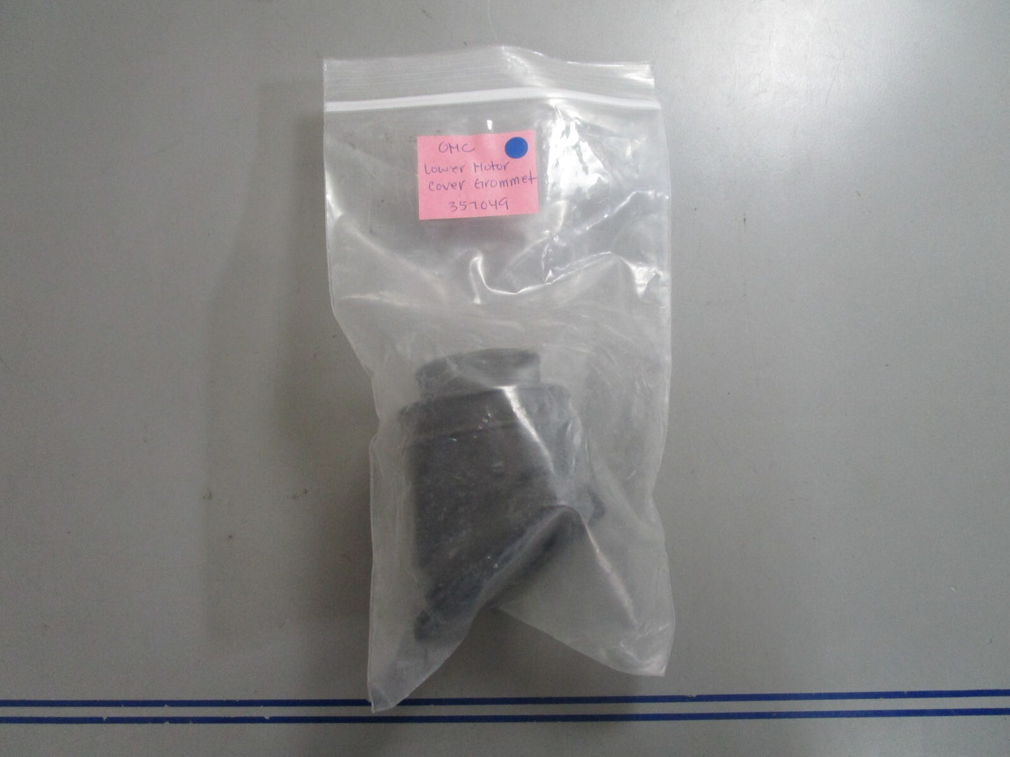 *NEW OEM* 0810 OMC Johnson Evinrude Lower Motor Cover Grommet 357049 0357049