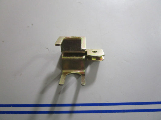 *NEW OEM* 0810 OMC Johnson Evinrude Cable Retainer 126535 0126535