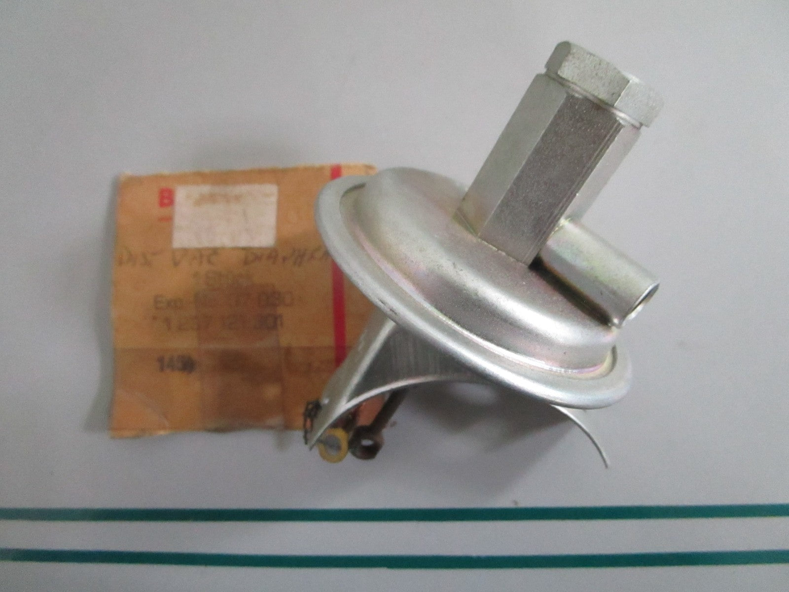 NEW OEM 0001581018 1237121301 Mercedes-Benz Bosch Vacuum Box 0820