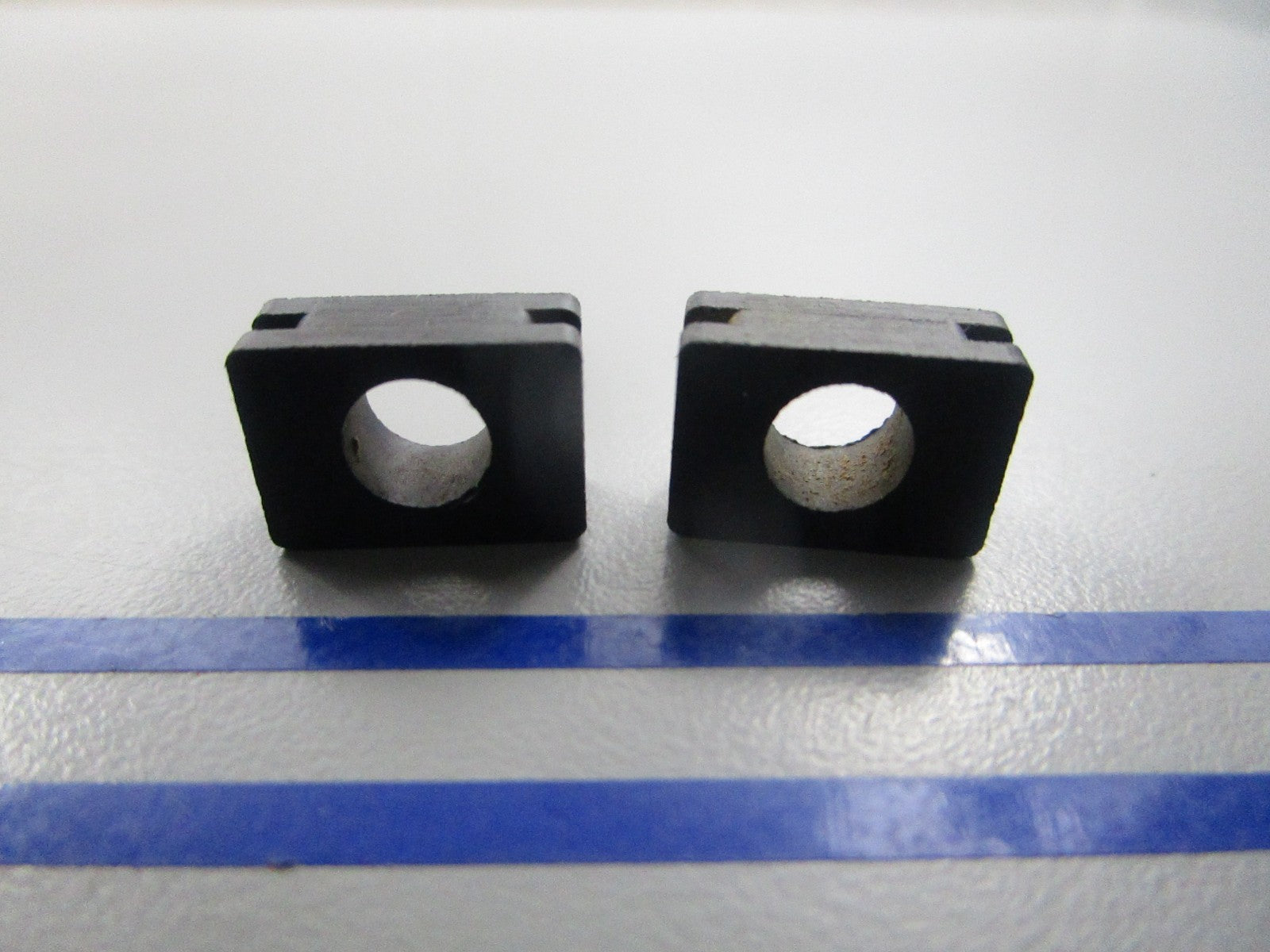 NEW OEM (LOT OF 2) 310258 0310258 OMC Johnson Evinrude Grommet 0810