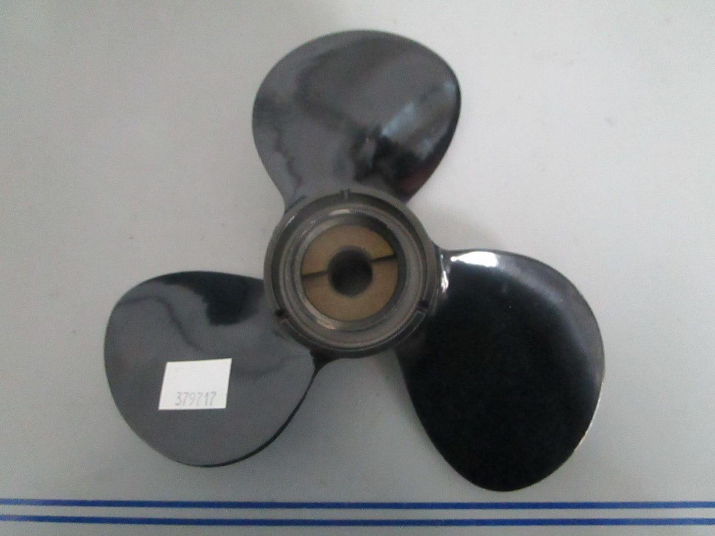 *NEW OEM* 0820 OMC Johnson Evinrude 9×9 Propeller 379717 0379717