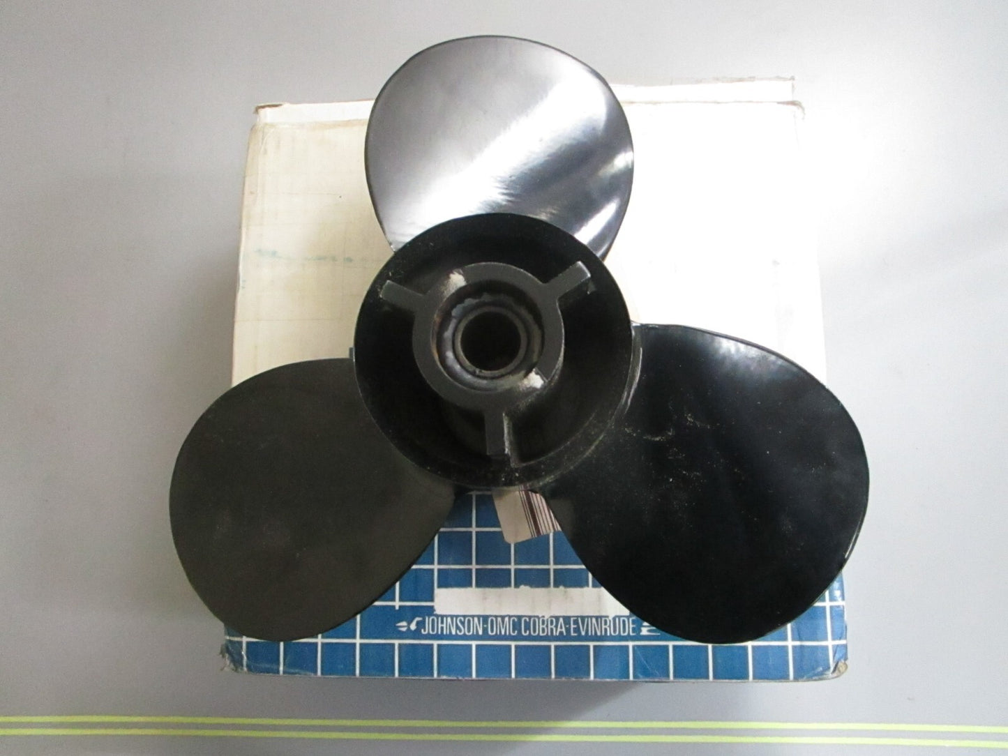 *NEW OEM* 0820 OMC Johnson Evinrude 9.9-15HP 10×7 Propeller 398126 0398126