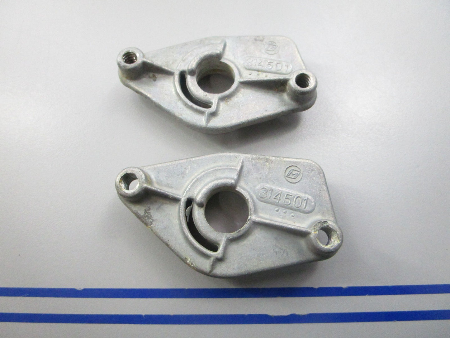NEW OEM (LOT OF 2) 314501 OMC Johnson Evinrude Recoil Spring Retainer Plate 0810