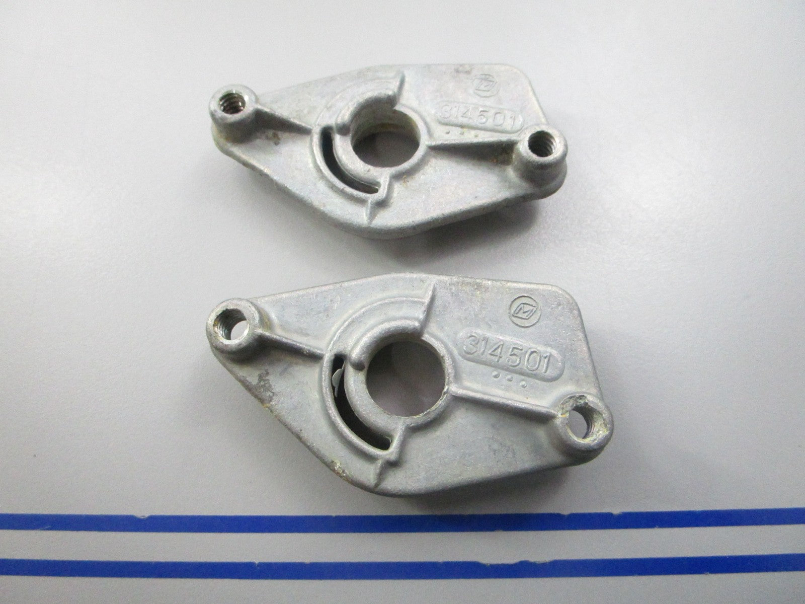 NEW OEM (LOT OF 2) 314501 OMC Johnson Evinrude Recoil Spring Retainer Plate 0810