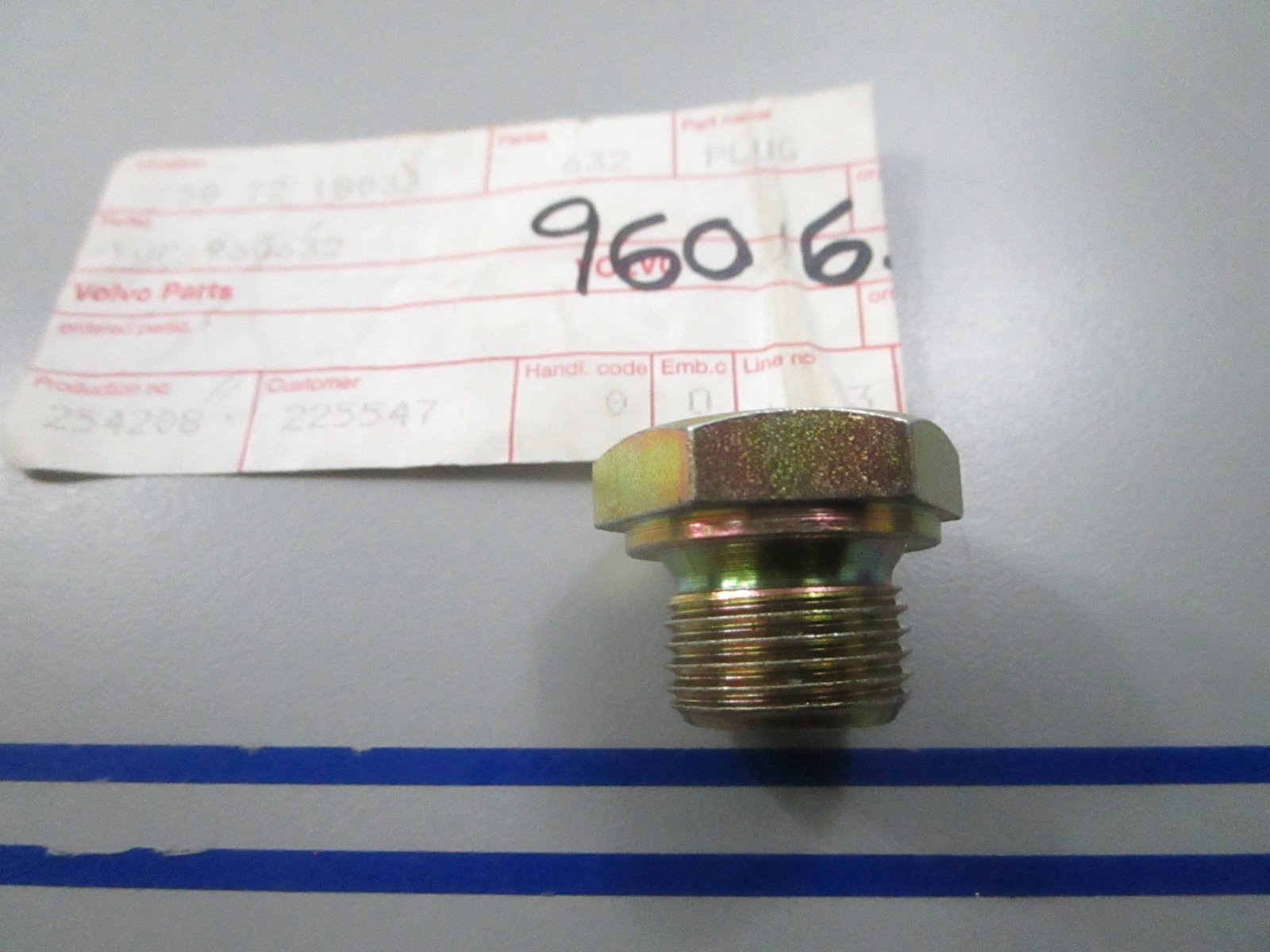 *NEW OEM* 0810 Volvo Penta Oil Drain Plug 960632