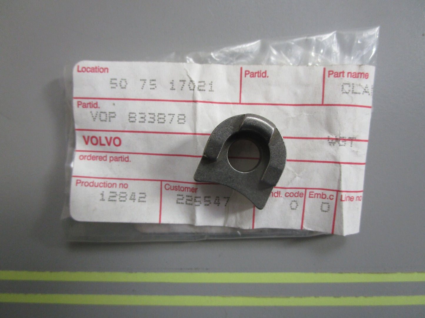 *NEW OEM* 0810 Volvo Penta Clamp 833878