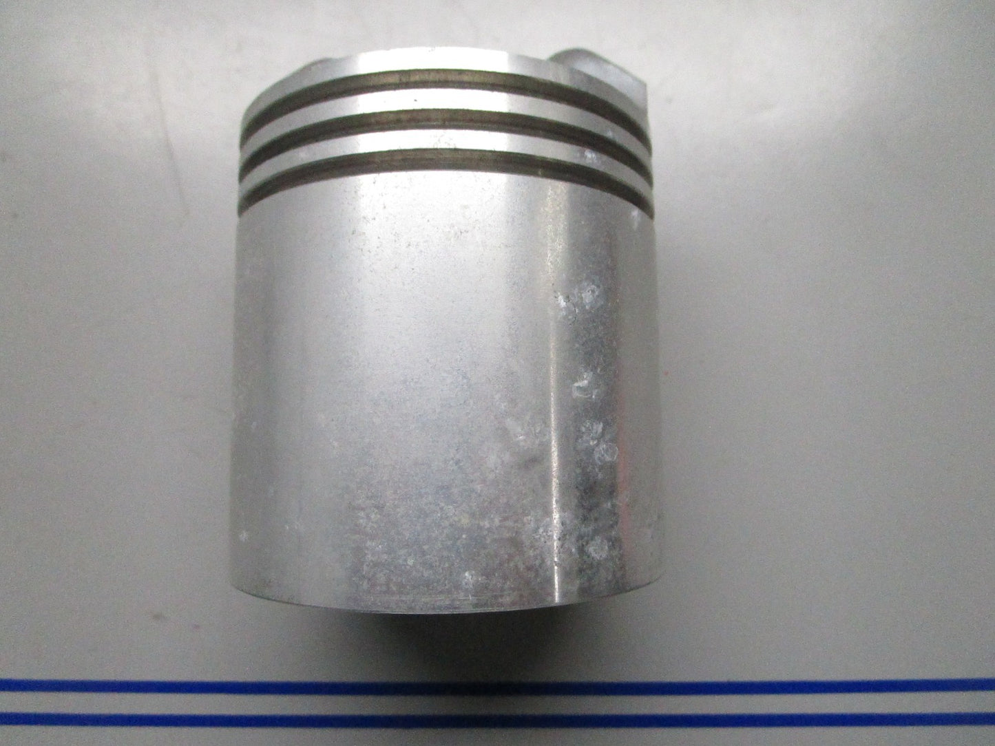 *NEW OEM* 0820 OMC Johnson Evinrude Piston 376829 0376829 304320