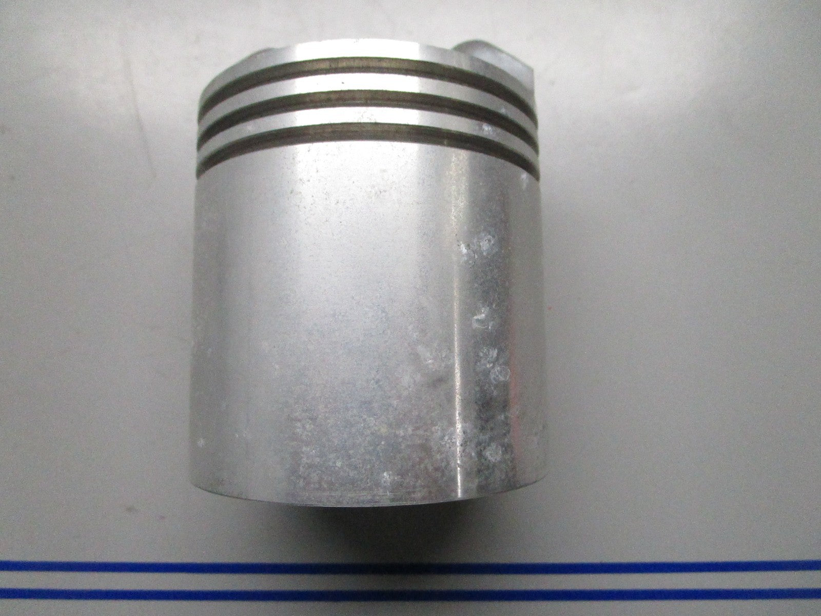 *NEW OEM* 0820 OMC Johnson Evinrude Piston 376829 0376829 304320