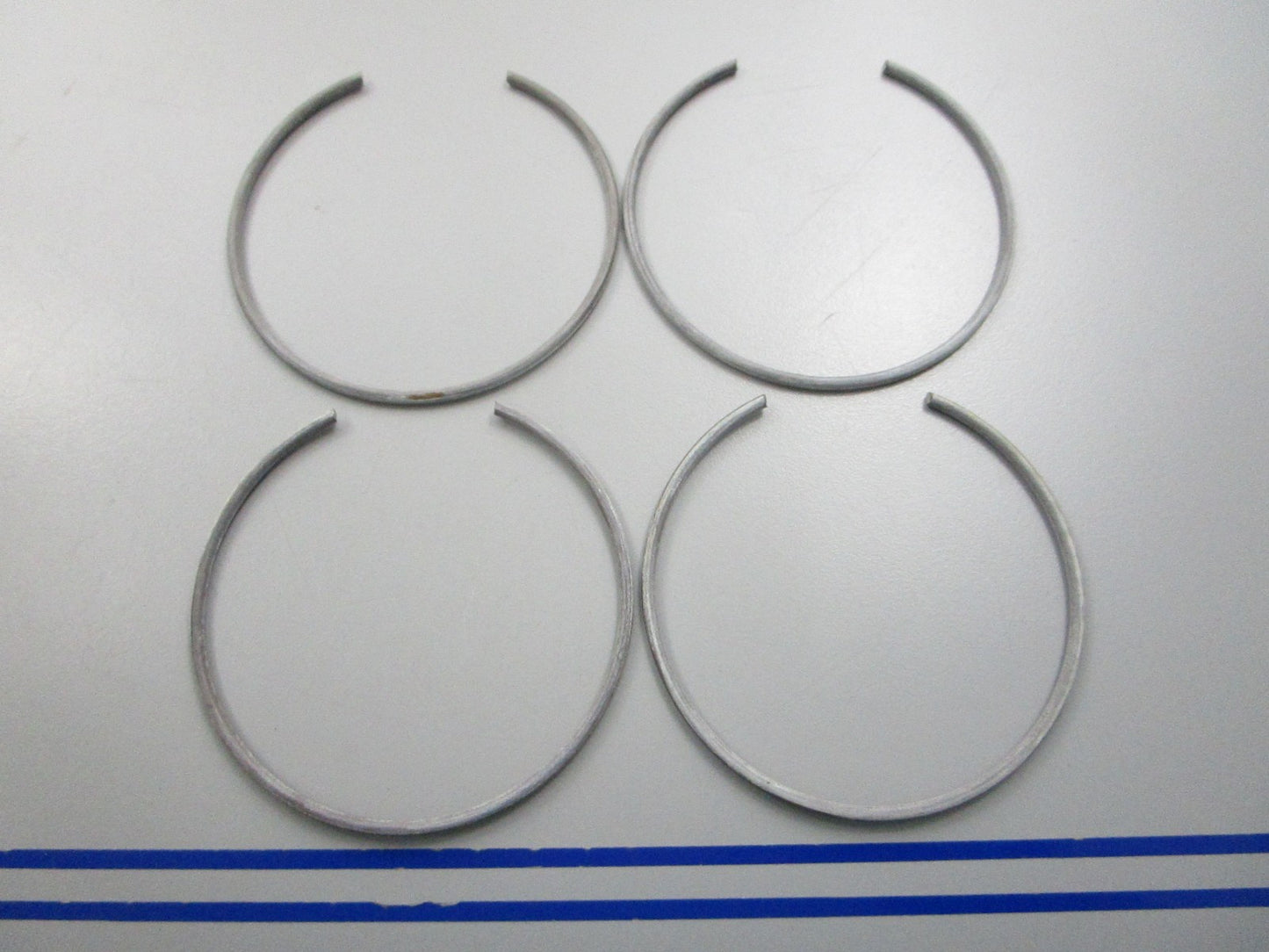 NEW OEM (LOT OF 4) 305558 0305558 OMC Johnson Evinrude Retaining Ring 0810