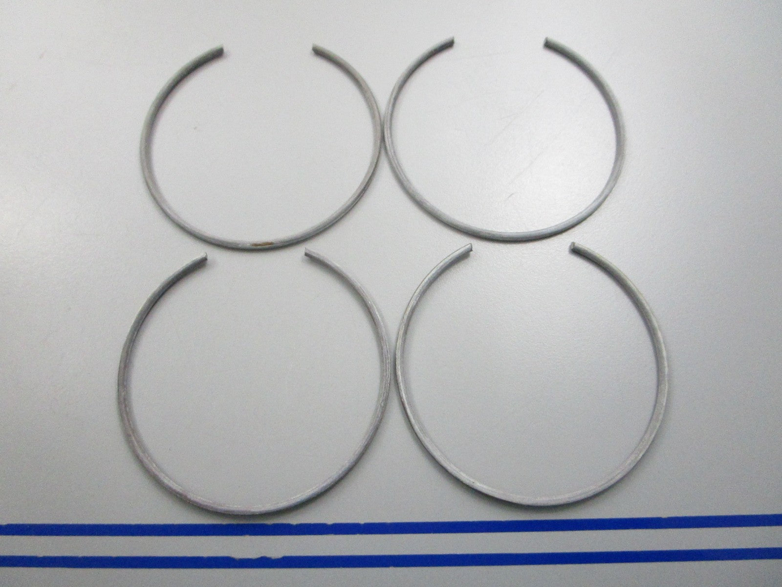 NEW OEM (LOT OF 4) 305558 0305558 OMC Johnson Evinrude Retaining Ring 0810