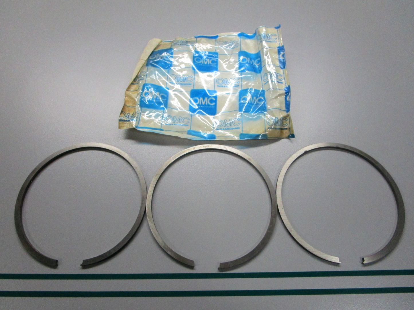 NEW OEM 378426 0378426 OMC Johnson Evinrude 3 Piston Ring Set 0810