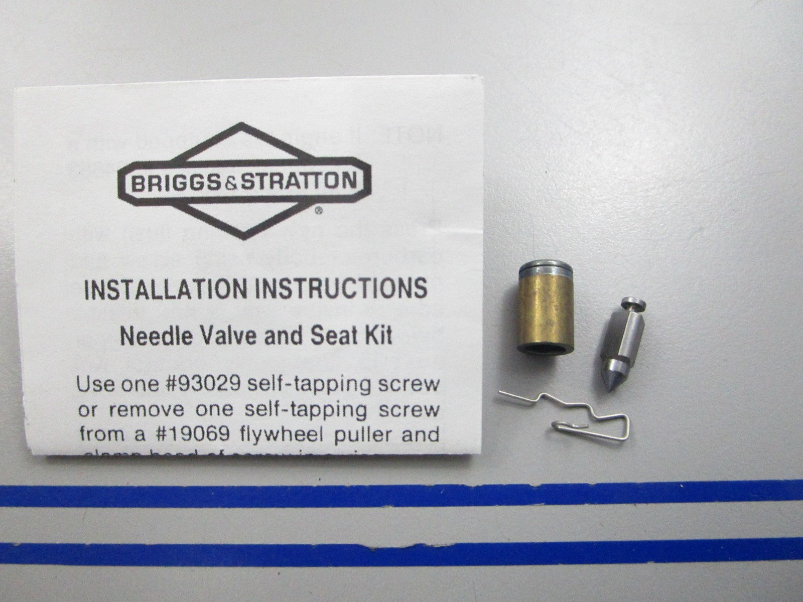 NEW OEM 394683 Briggs & Stratton Needle/Seat Kit 0810