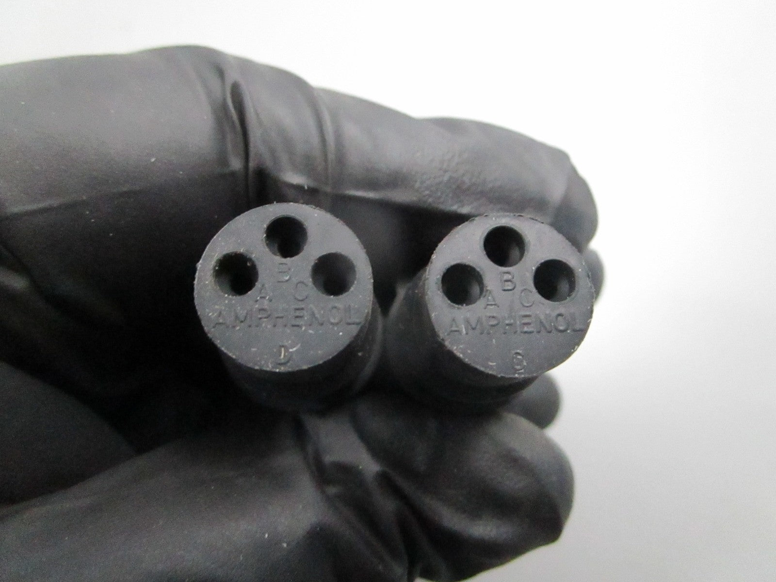 NEW OEM (LOT OF 2) OMC Johnson Evinrude 512748 0512748 3 Pin Connector 0810