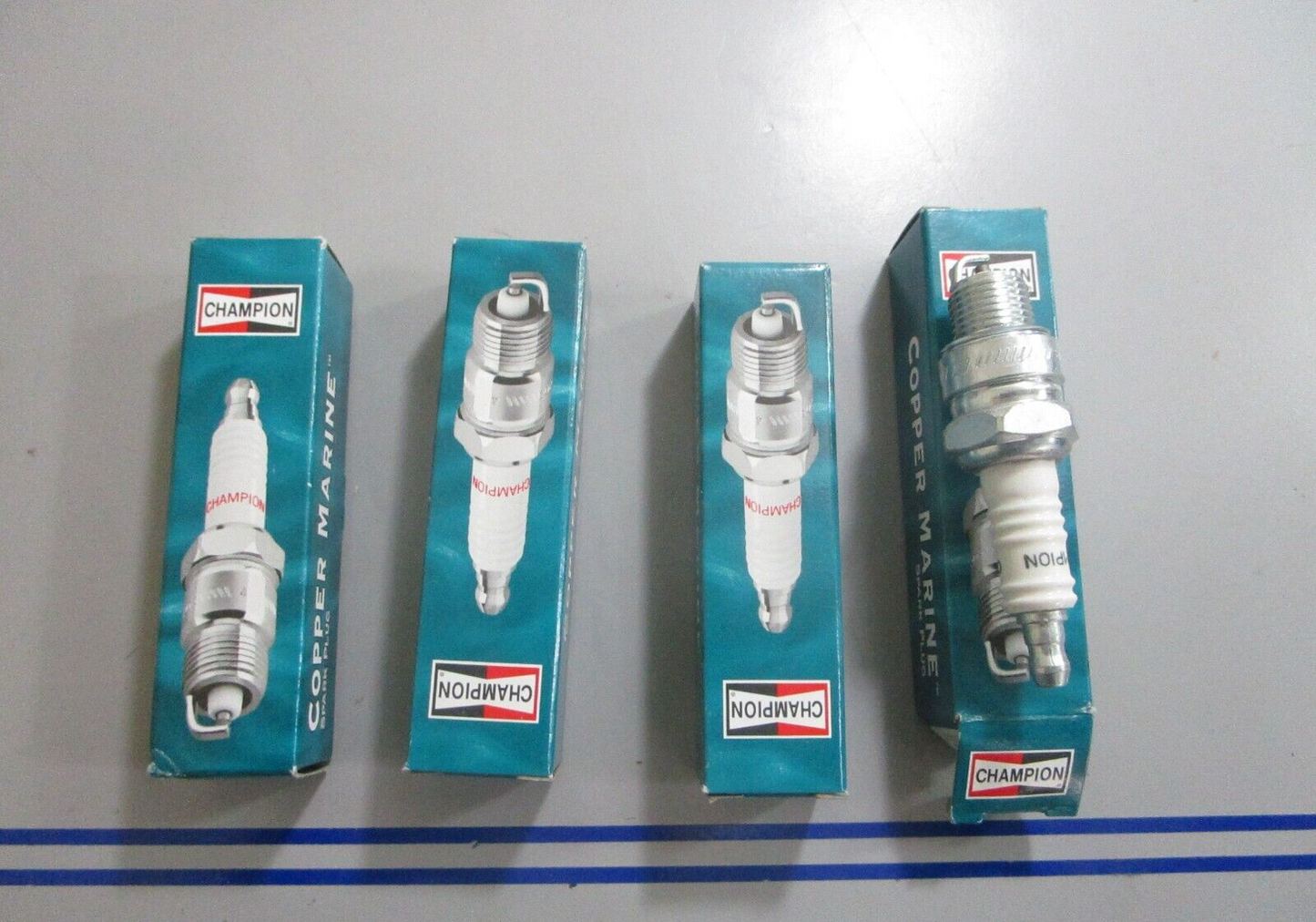 *NEW OEM* (LOT OF 4) 0720 Champion Spark Plugs QL87YC