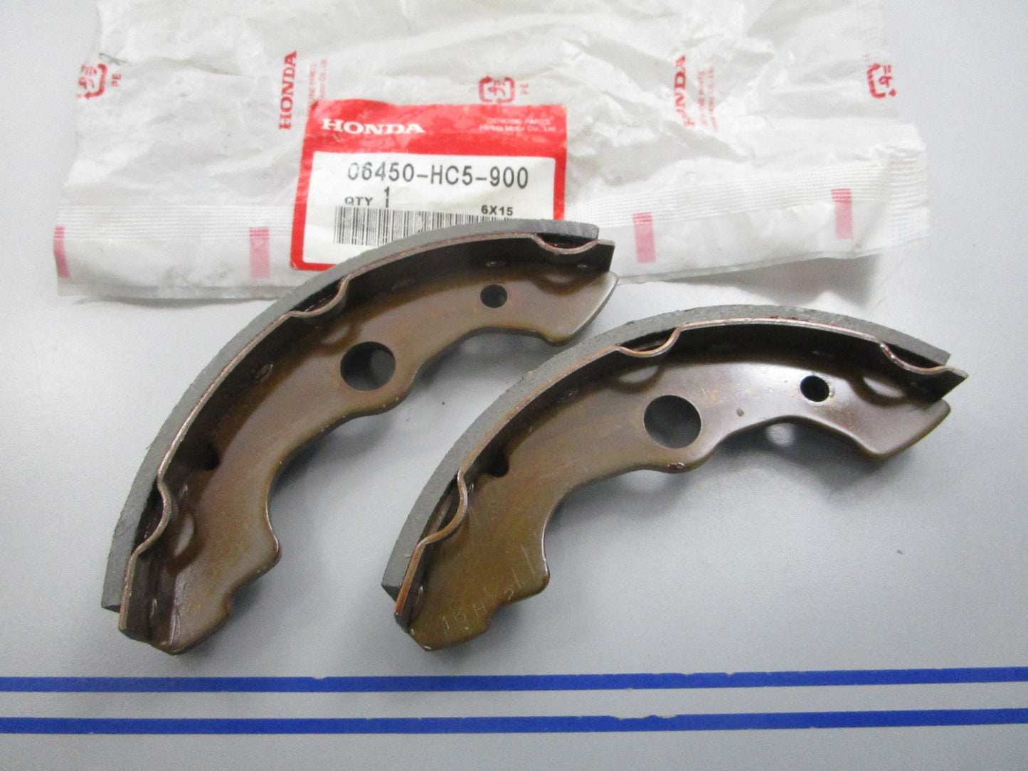 NEW OEM 06450-HC5-900 Honda Brake Shoe Set 0720