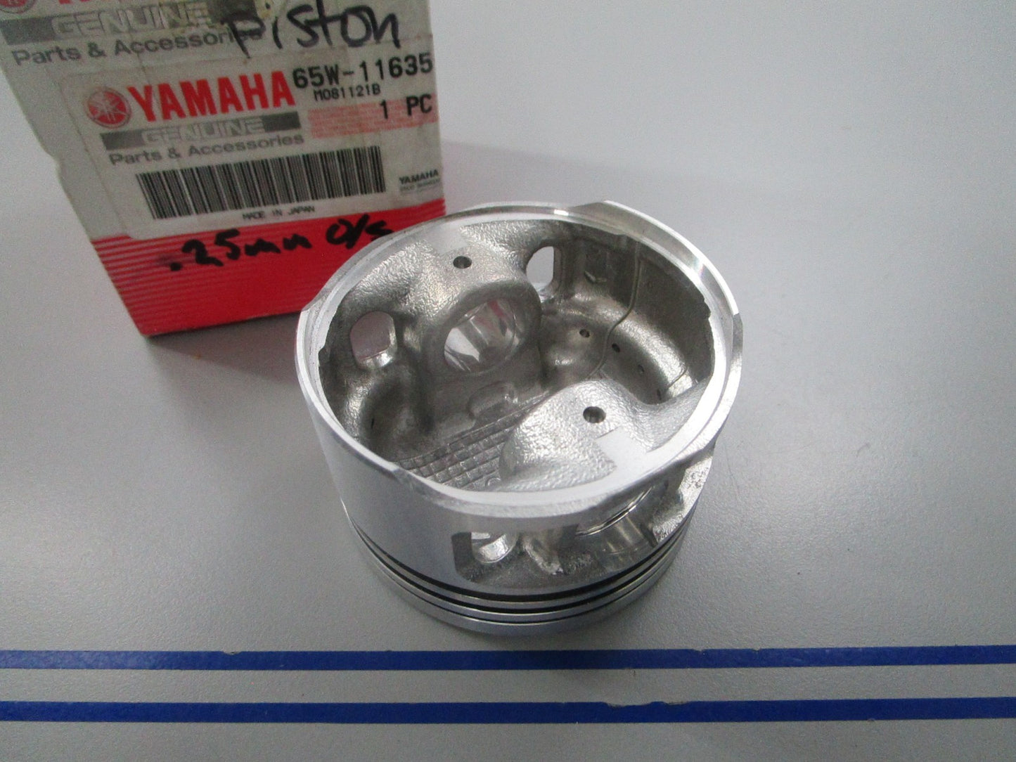 NEW OEM Yamaha Piston 65W-11635-00-00 0810