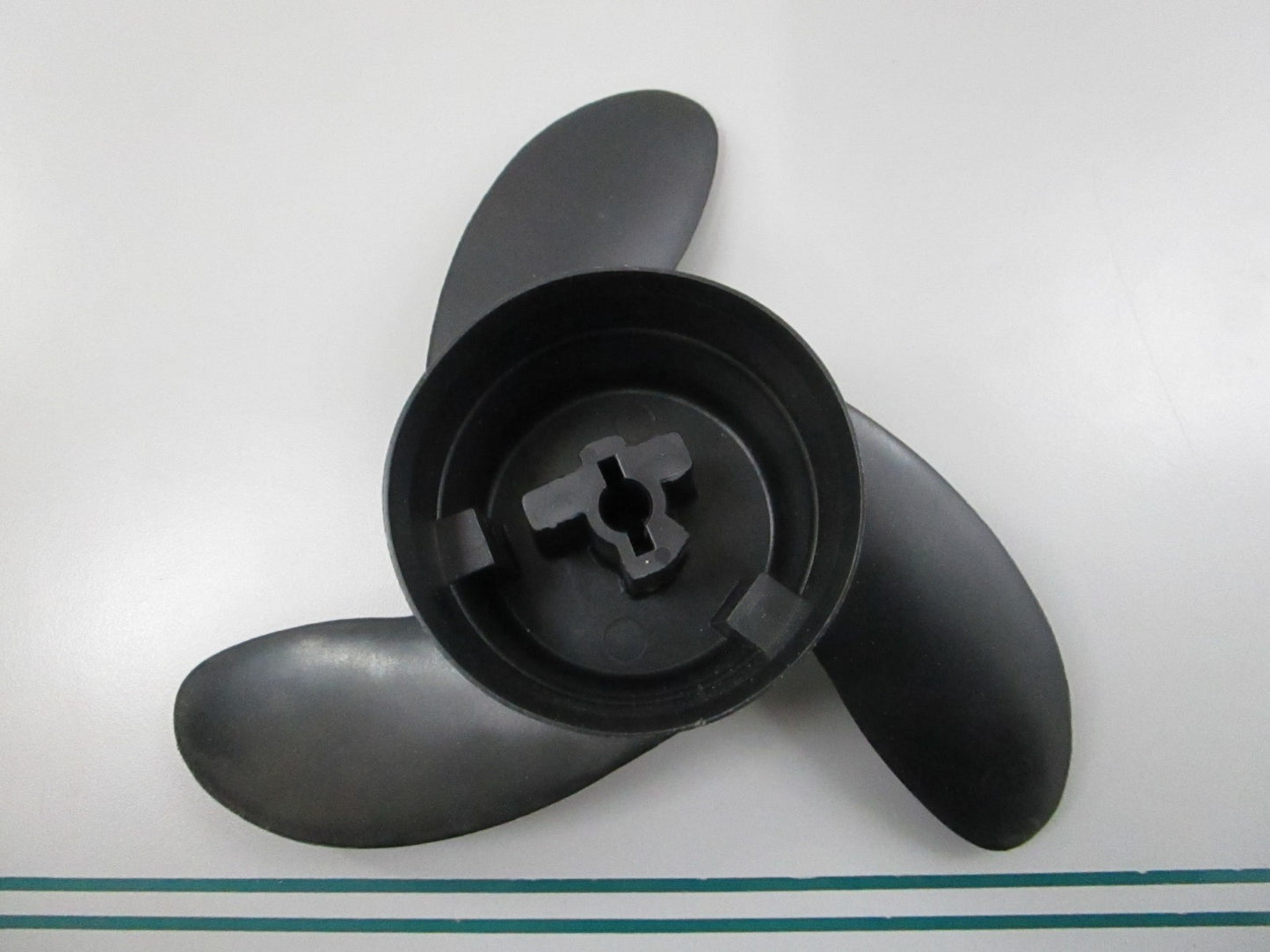 NEW OEM 195050 Eska 3-Blade Propeller 0810