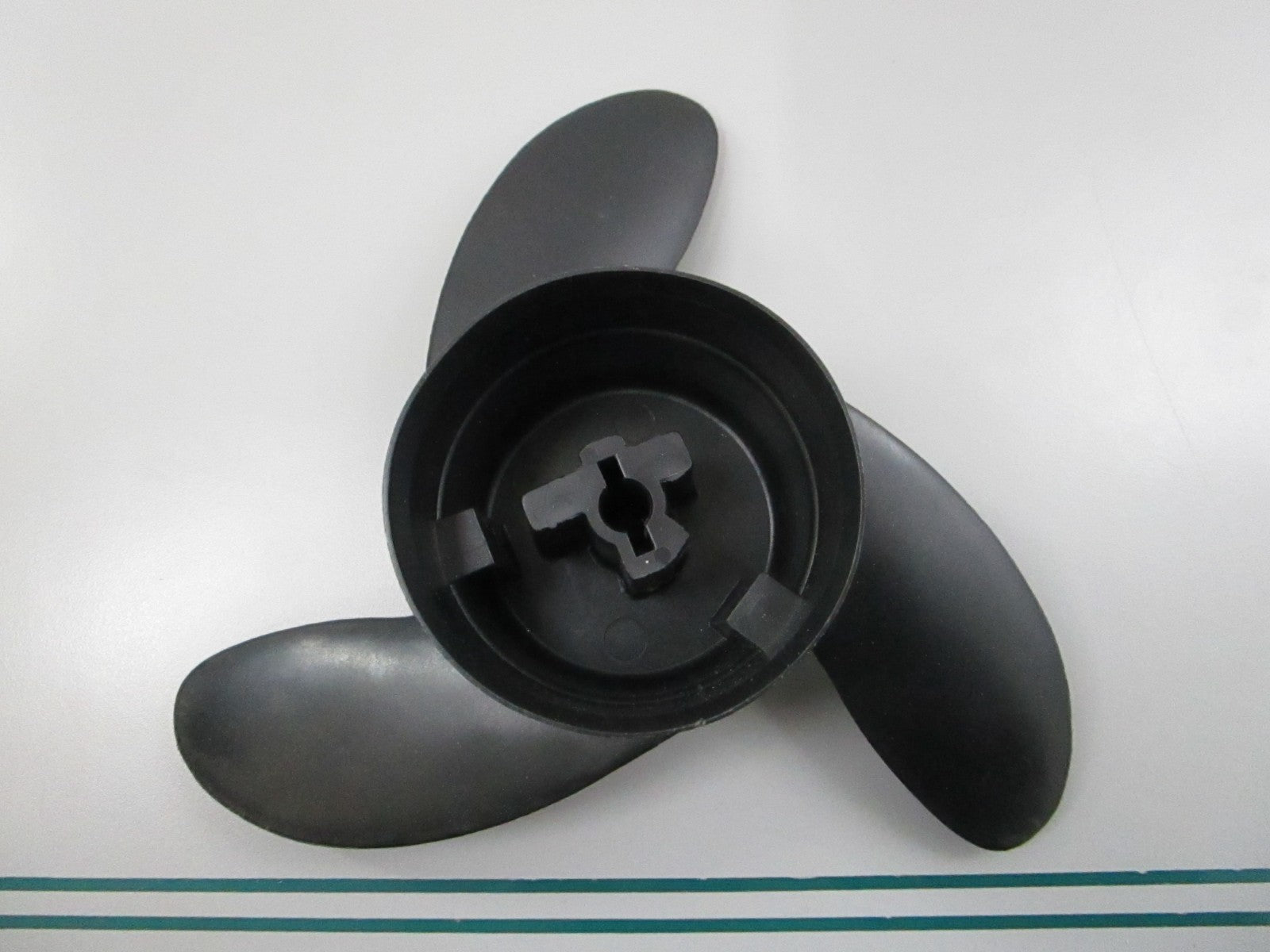 NEW OEM 195050 Eska 3-Blade Propeller 0810