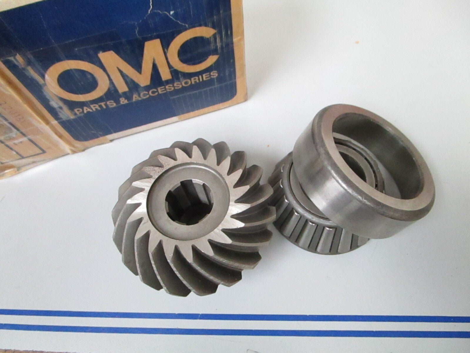 *NEW OEM* 0810 OMC Johnson Evinrude Pinion Gear & Bearing Ay 979999 0979999