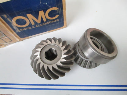 *NEW OEM* 0810 OMC Johnson Evinrude Pinion Gear & Bearing Ay 979999 0979999