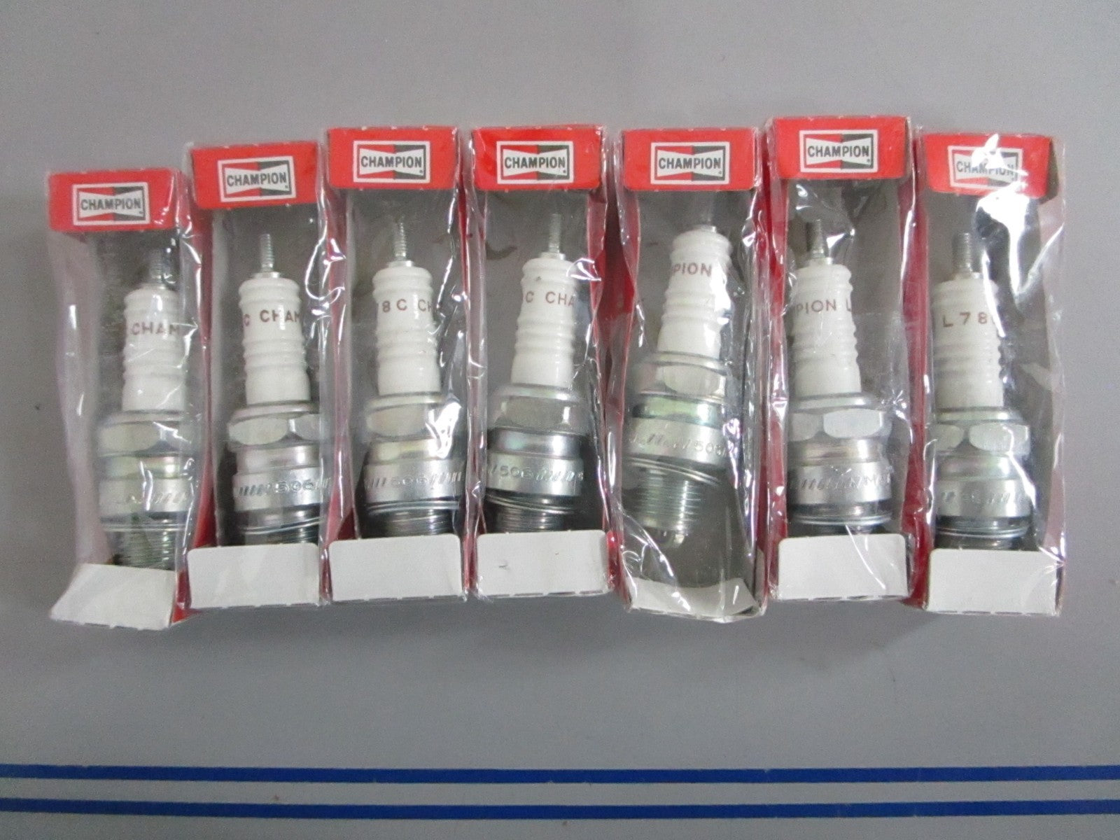 NEW OEM (LOT OF 7) L78C Champion Spark Plug 0820