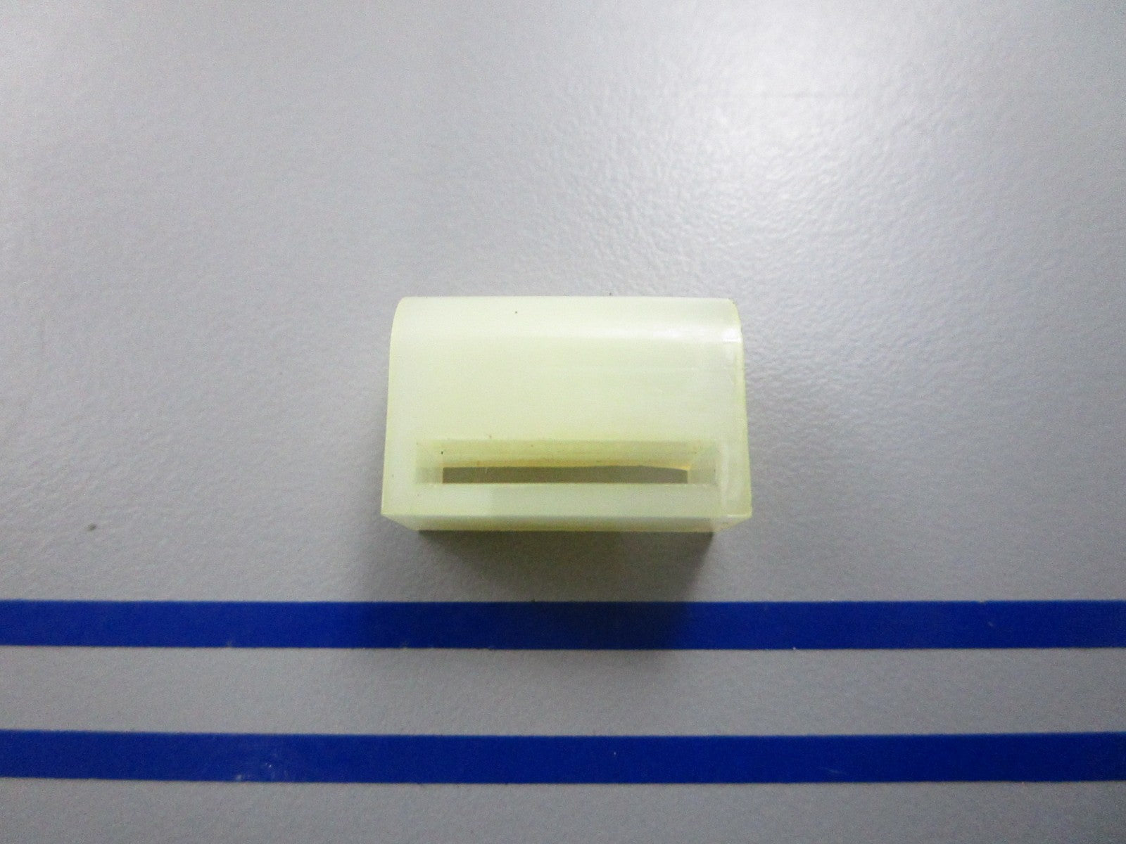 NEW OEM 304738 0304738 OMC Johnson Evinrude Guide 0810