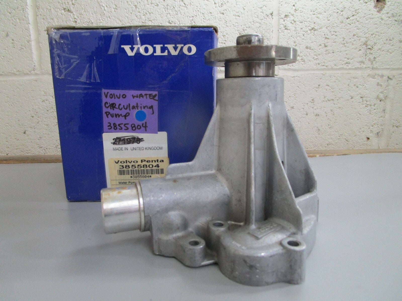 *NEW OEM* 0820 Volvo Penta Circulating Pump 3855804