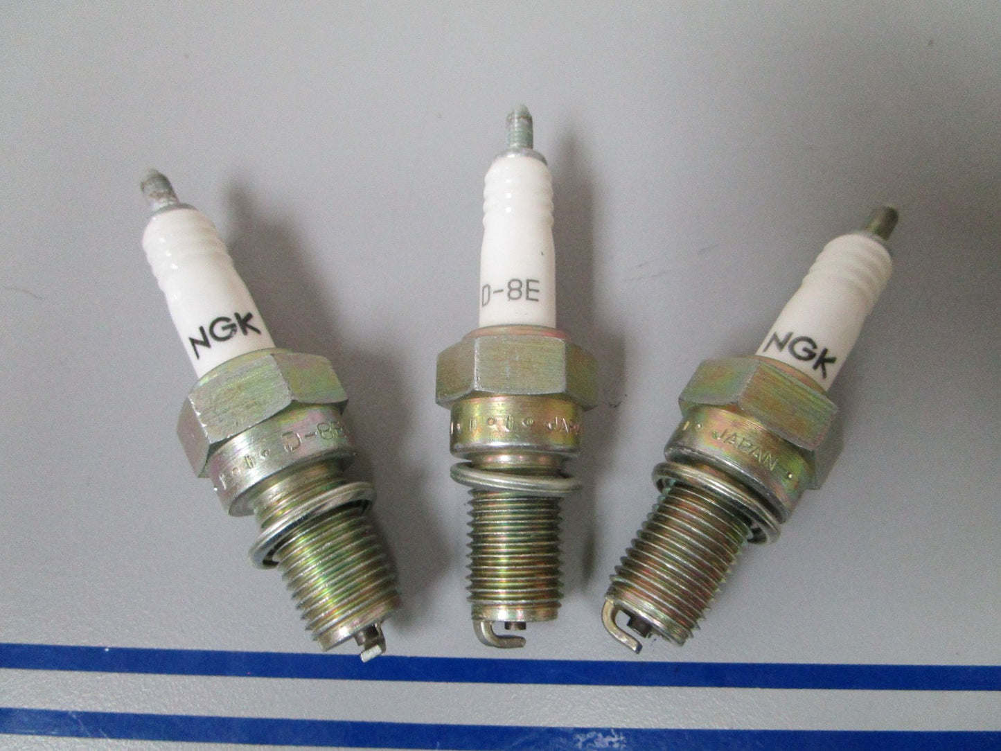 NEW (LOT OF 3) D-8E NGK Spark Plug 0810