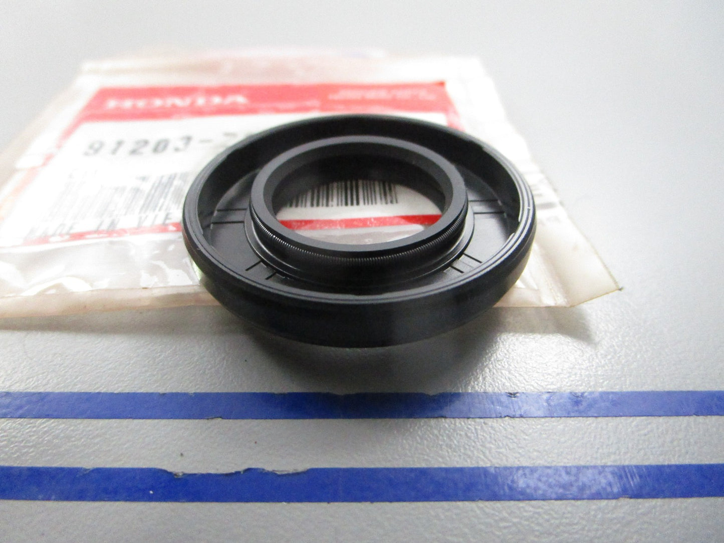 NEW OEM 91203-ZE0-013 Honda Oil Seal 0810
