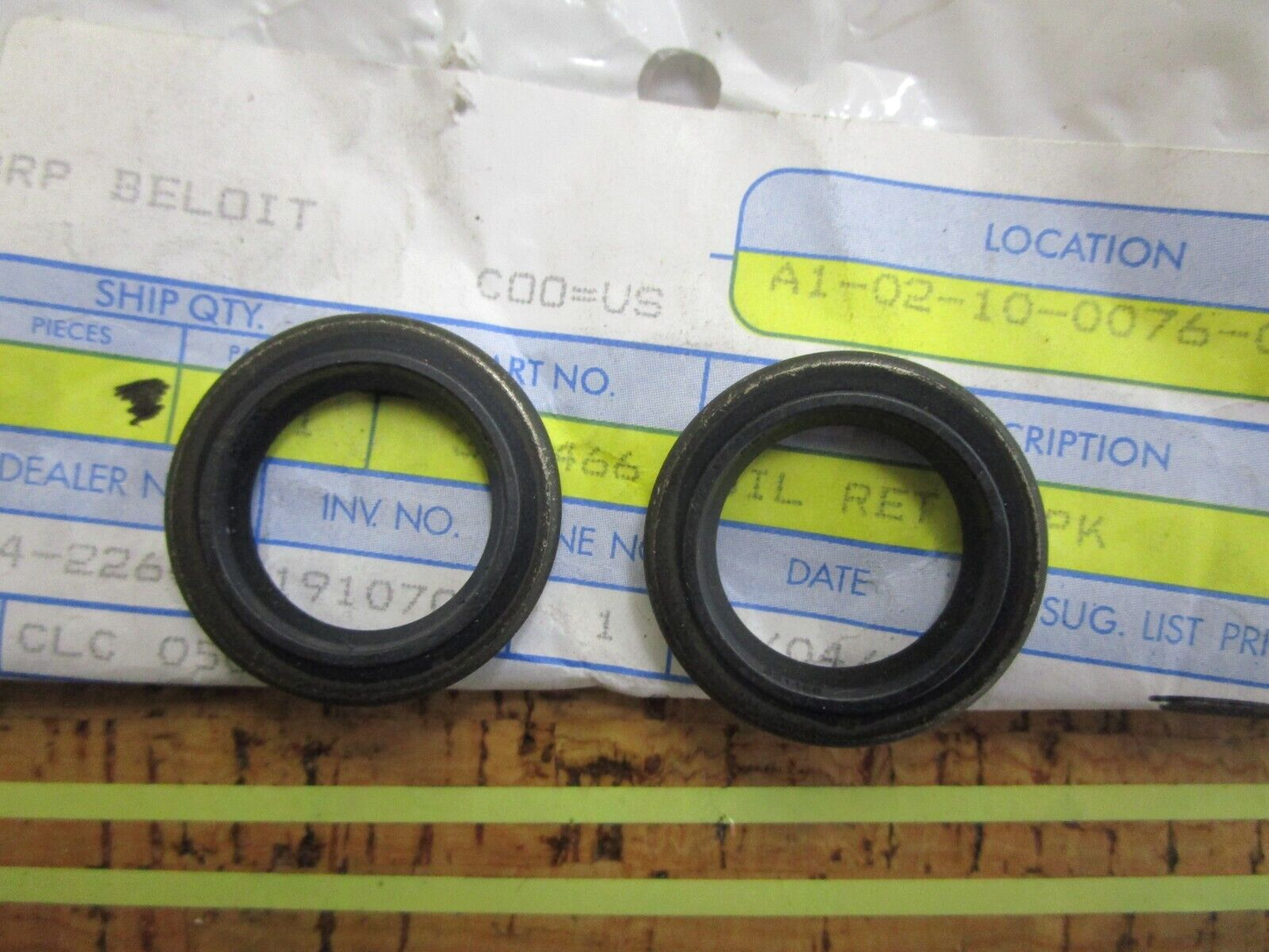 *NEW OEM* (LOT OF 2) 0810 OMC Johnson Evinrude Oil Retainer 324466 0321466