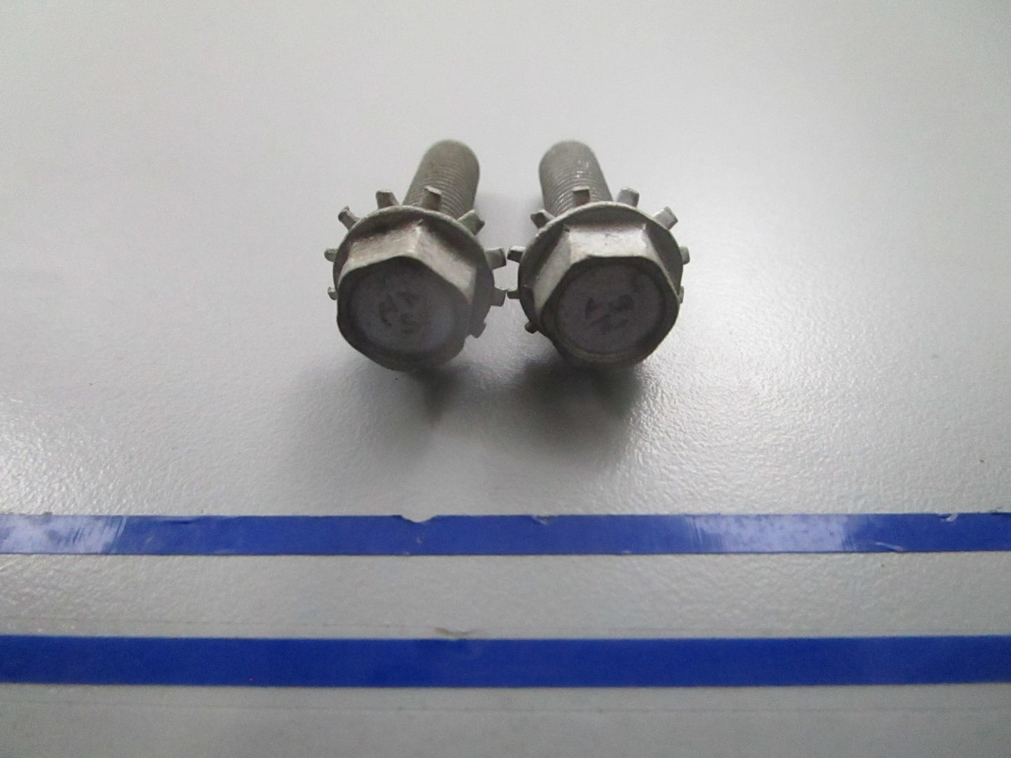 *NEW OEM* (LOT OF 2) 0810 OMC Johnson Evinrude Screw 311539 0311539