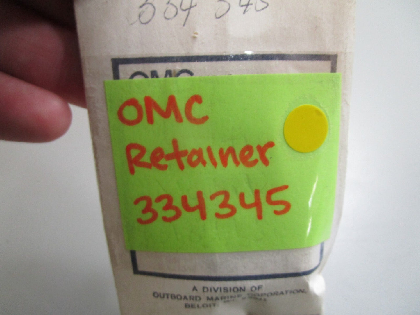 *NEW OEM* 0810 OMC Johnson Evinrude Retainer 334345 0334345