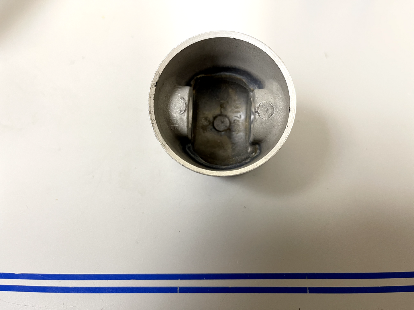 *NEW OEM* 0670 OMC Johnson Evinrude Piston 385338 0385338