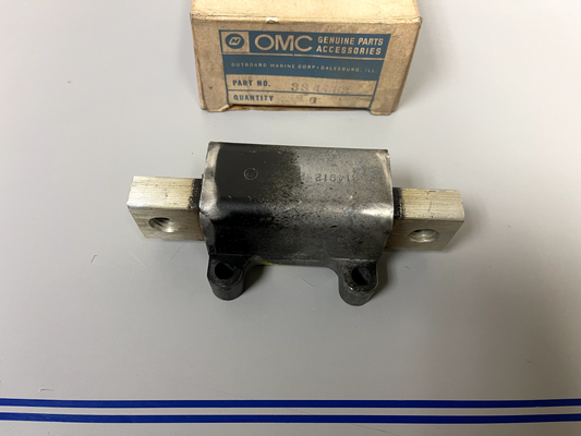 *NEW OEM* 0670 OMC Johnson Evinrude Mount 384483 0384483