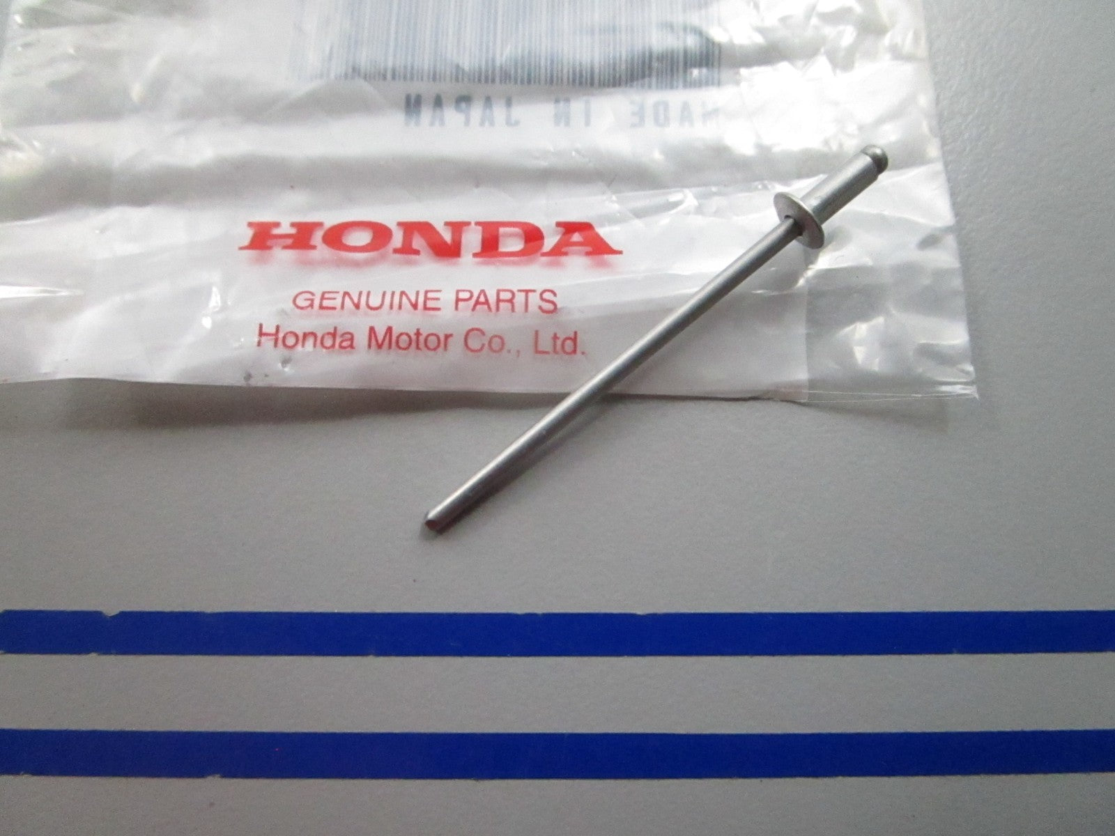 NEW OEM 90841-KM1-670 Honda Plate Rivet 0810