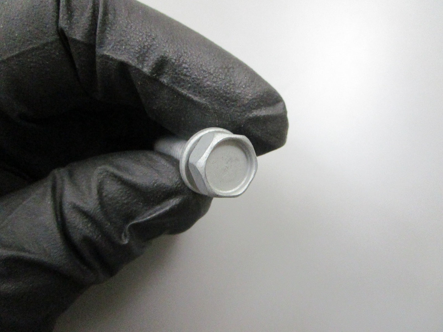 *NEW OEM* 0810 OMC Johnson Evinrude Bolt 5031216