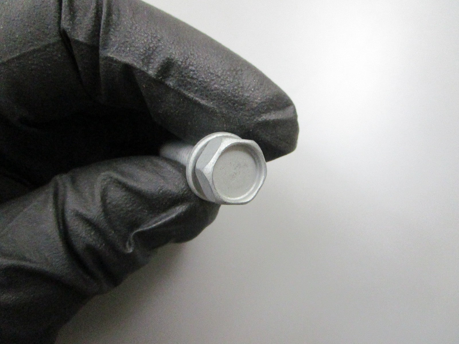 *NEW OEM* 0810 OMC Johnson Evinrude Bolt 5031216