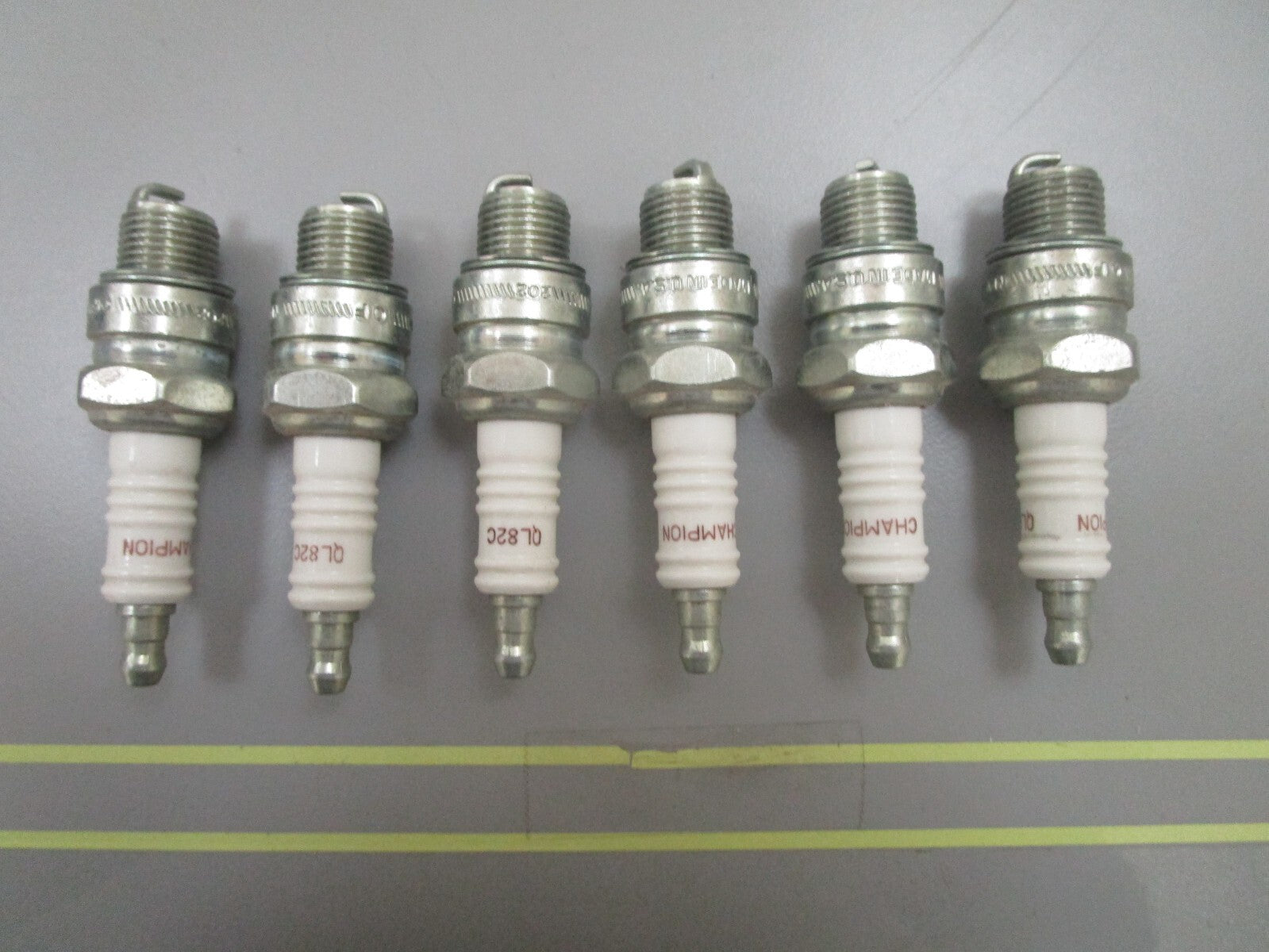 *NEW* (LOT OF 6) 0810 Champion Spark Plugs QL82C 931M