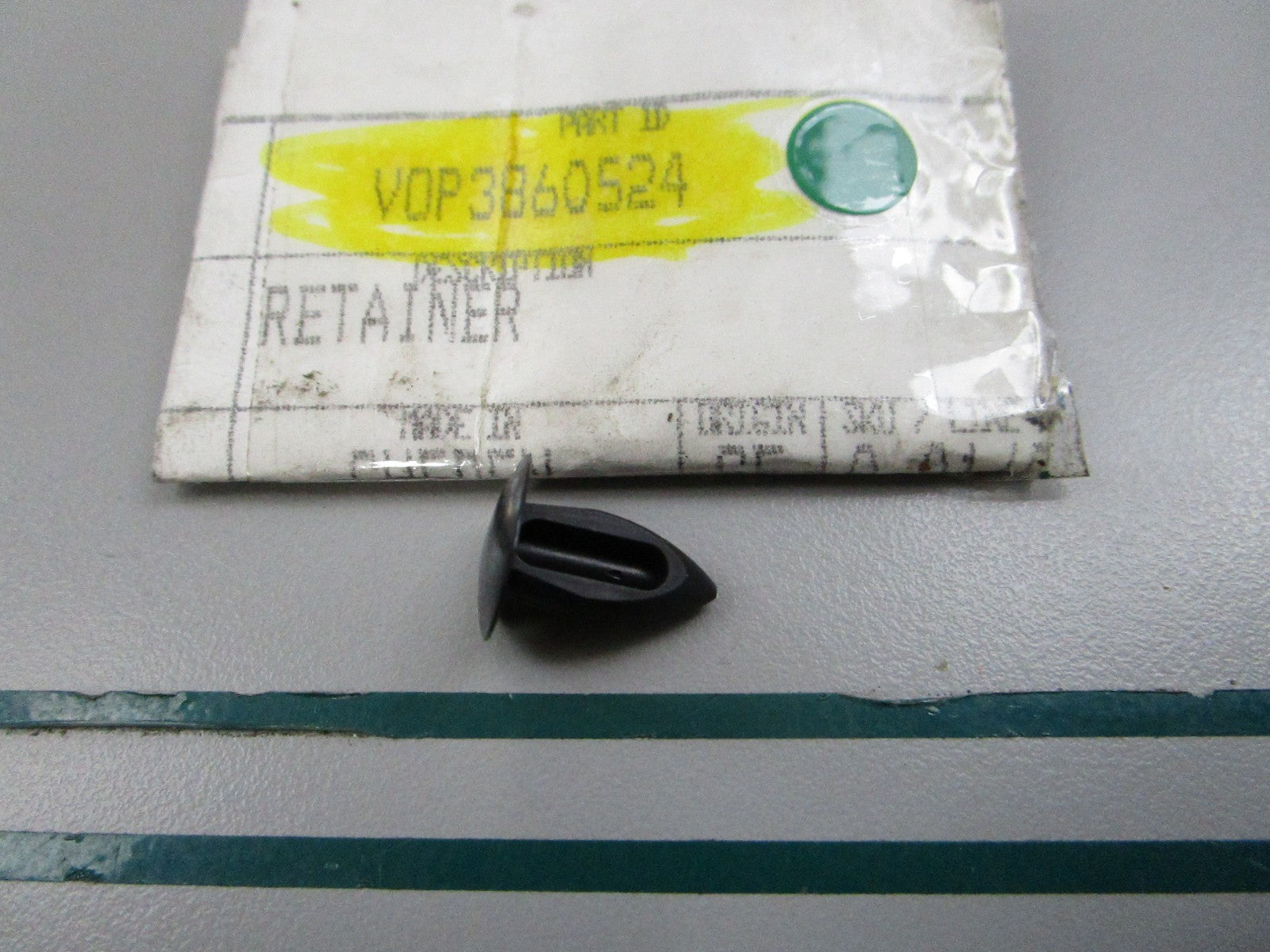 NEW OEM 3860524 Volvo Penta Retainer 0810