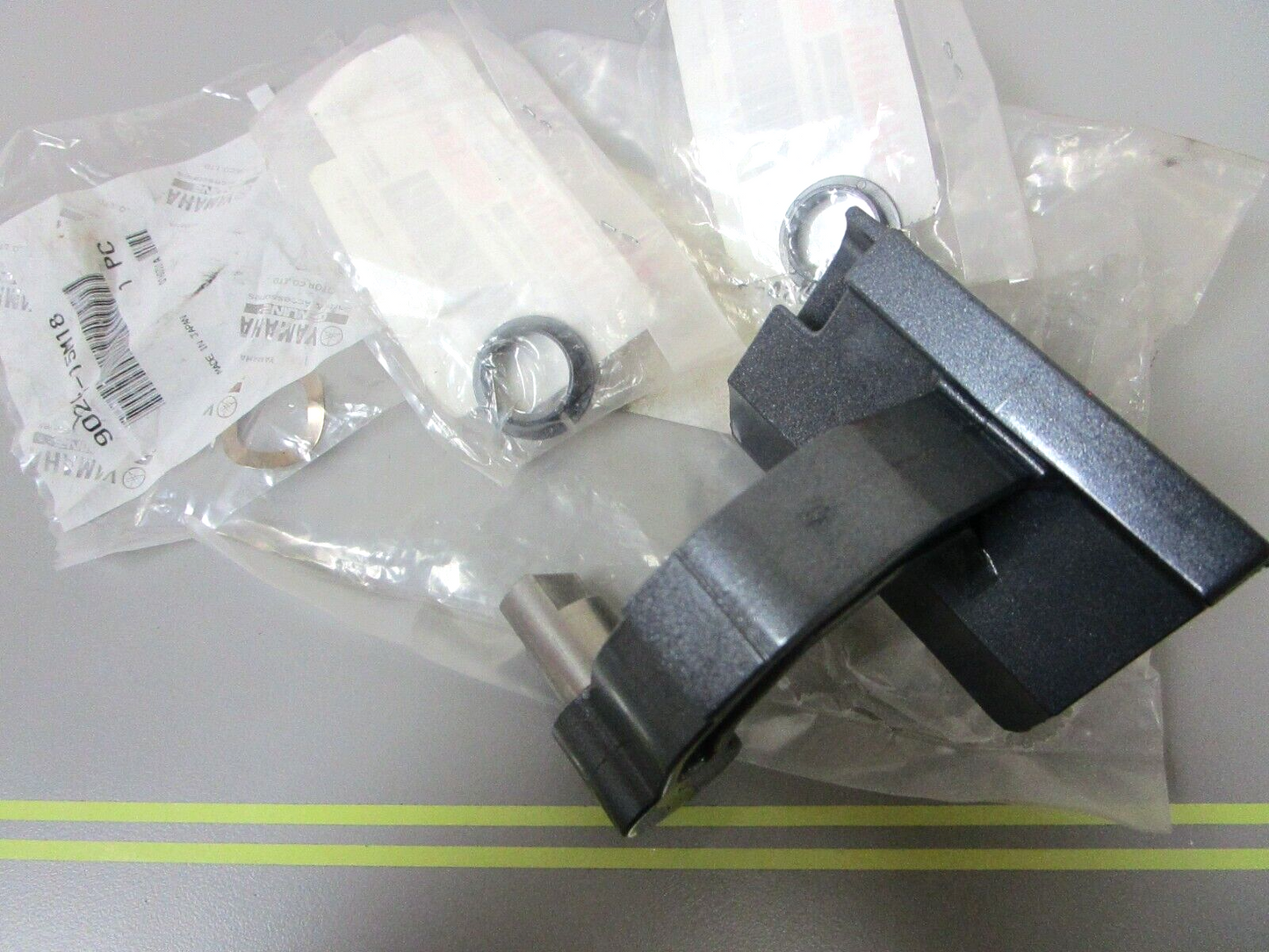 *NEW OEM* 0750 Yamaha CLAMP LEVER 68F-42815-00-8D