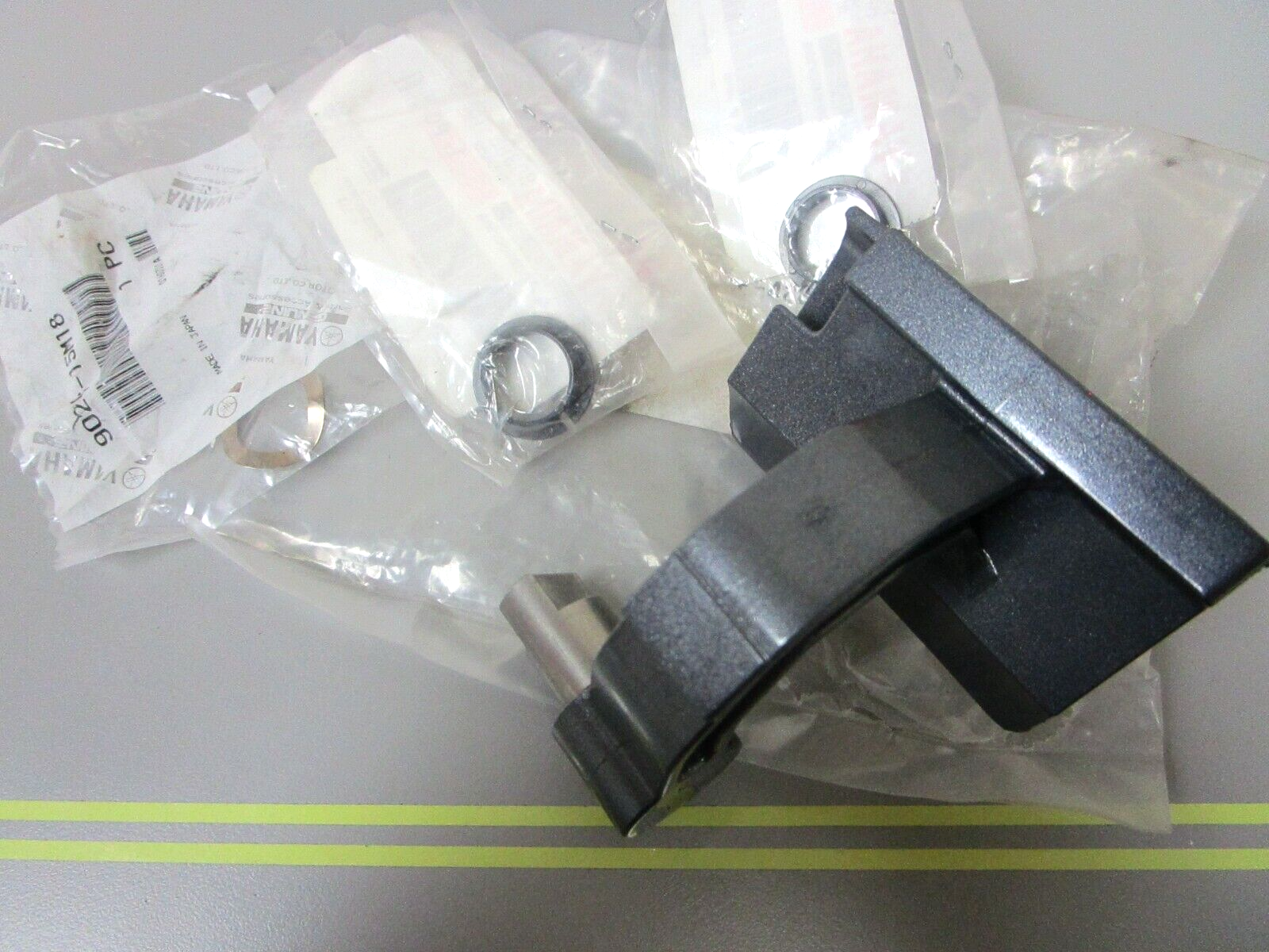 *NEW OEM* 0750 Yamaha CLAMP LEVER 68F-42815-00-8D