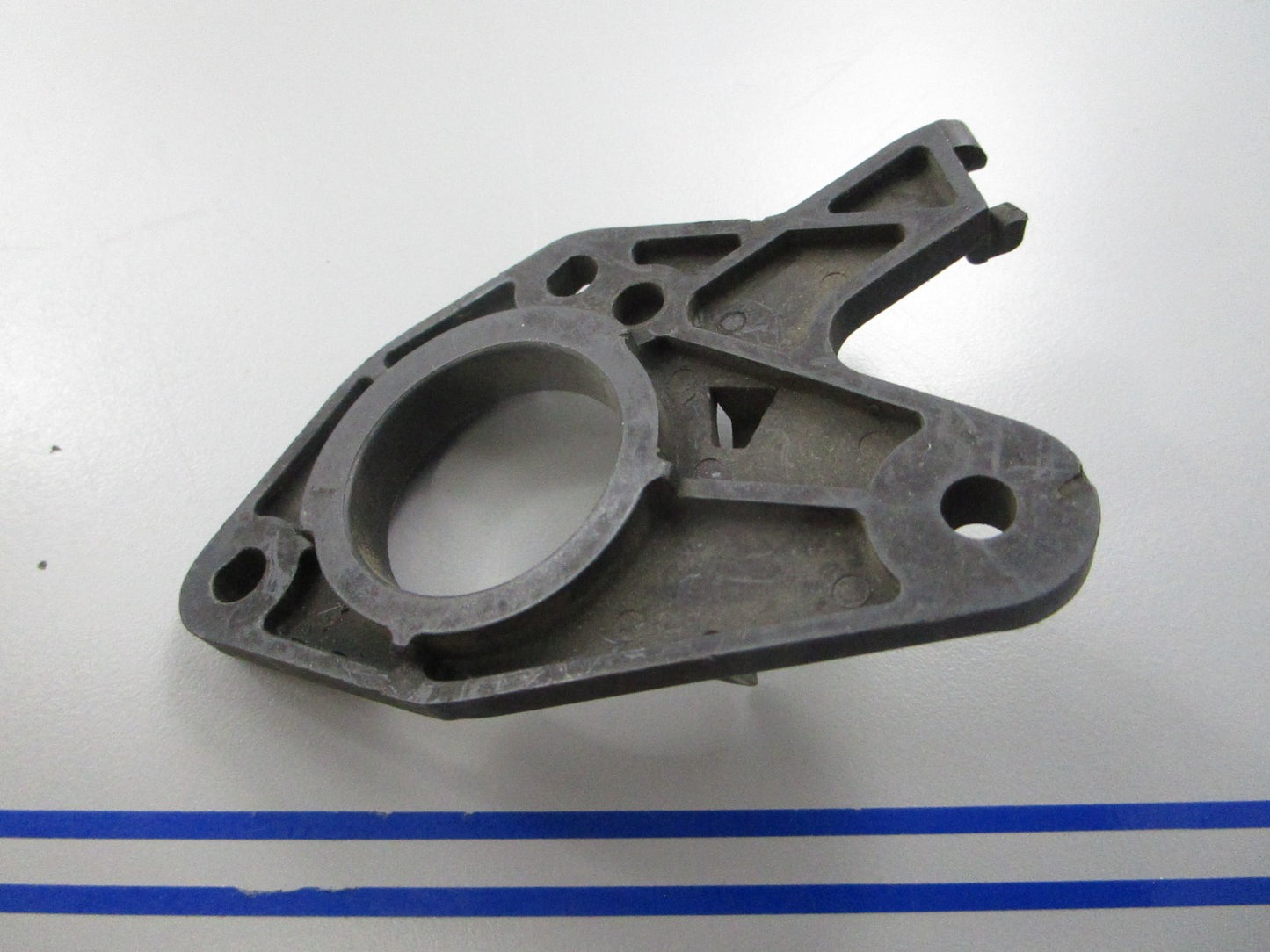 *NEW OEM* 0810 OMC Johnson Evinrude Bearing Head 318379 0318379