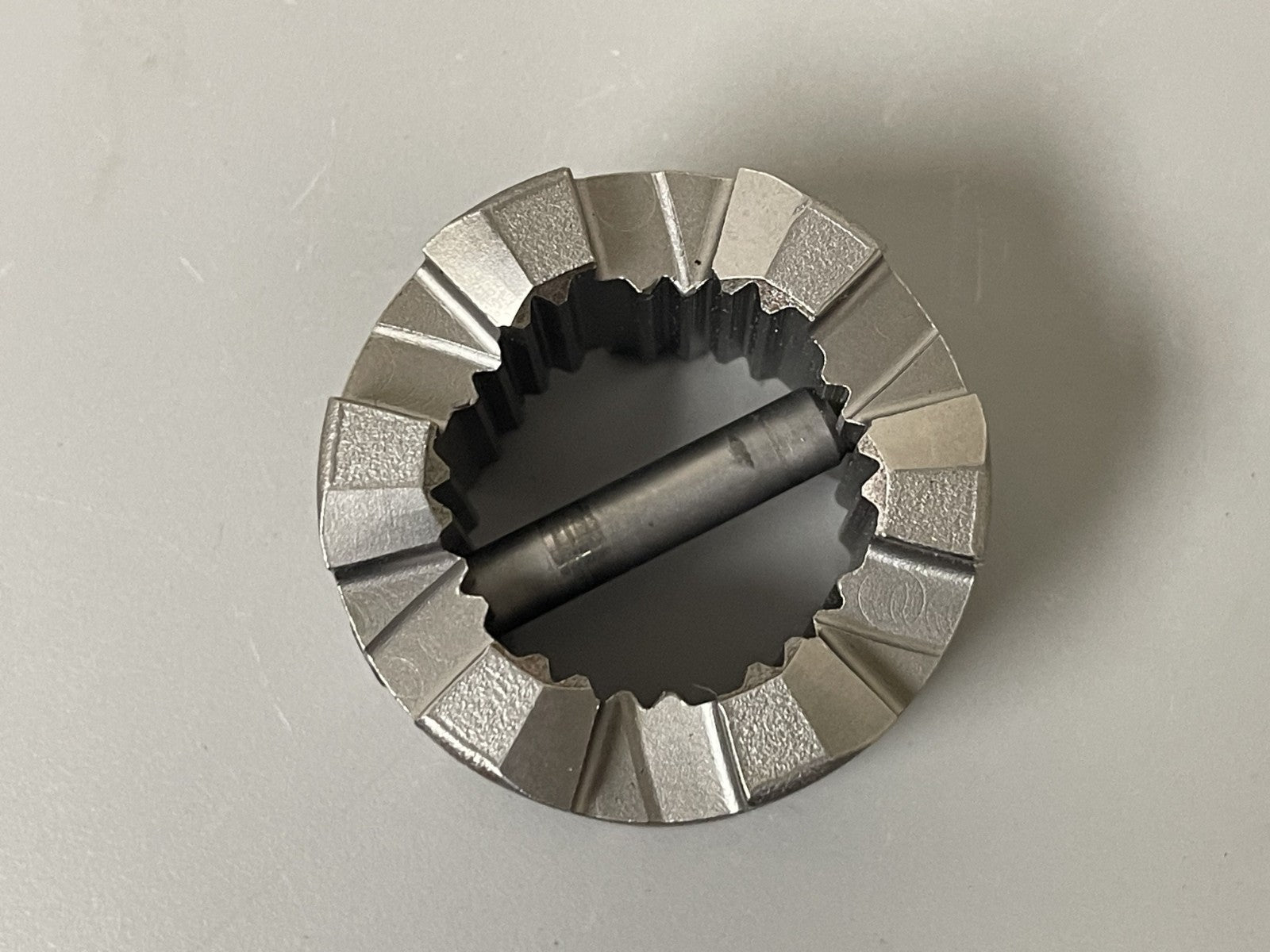 NEW OEM 337774 Johnson Evinrude Clutch Dog 0670