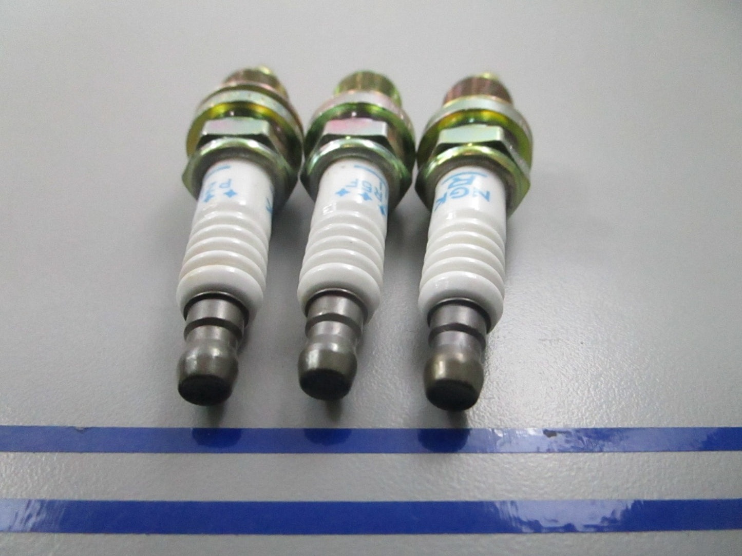 *NEW* (LOT OF 3) 0810 NGK Spark Plug PZFR5F-11