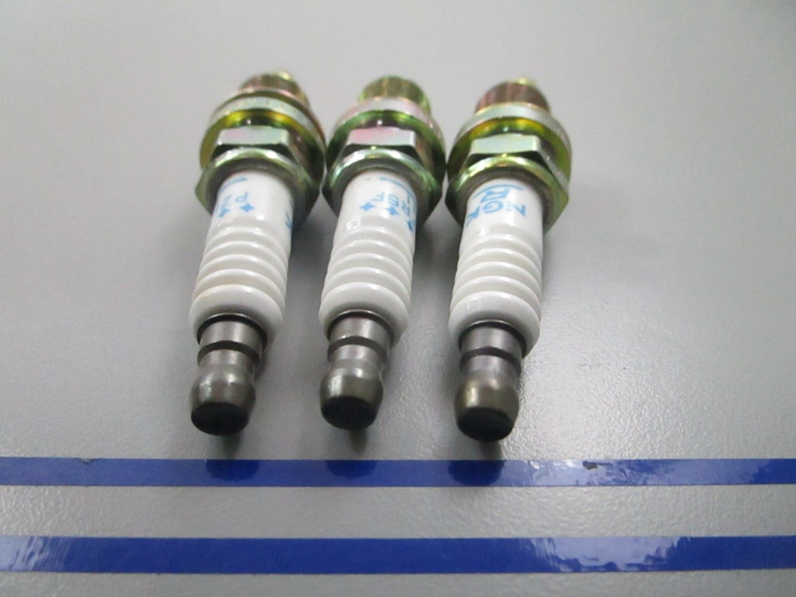 *NEW* (LOT OF 3) 0810 NGK Spark Plug PZFR5F-11