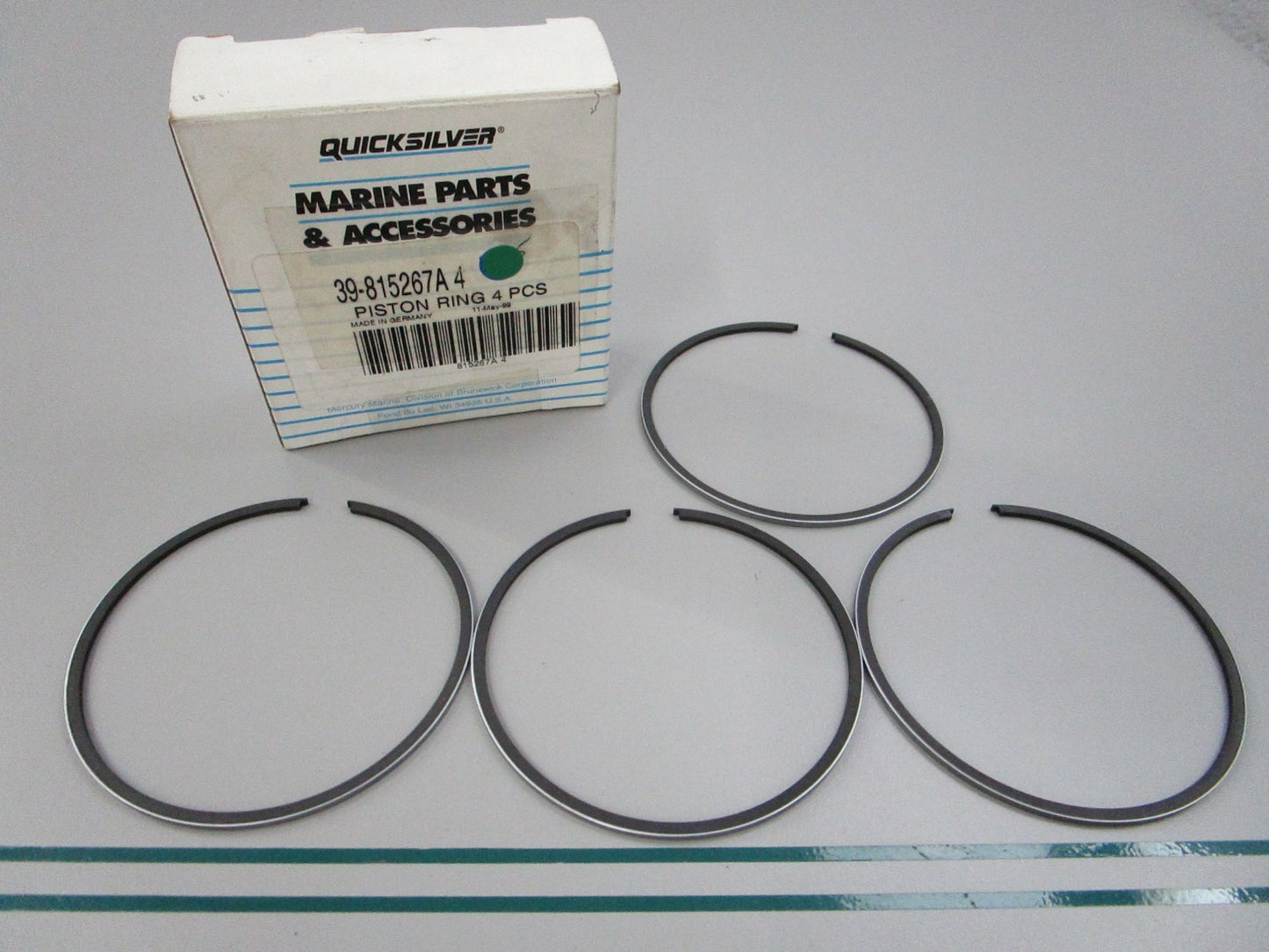 NEW OEM 39-815267A4 Mercury Quicksilver 4 Pc Piston Ring Set 0810
