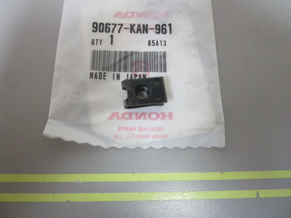 *NEW OEM* 0810 Honda Nut Clip 90677-KAN-961