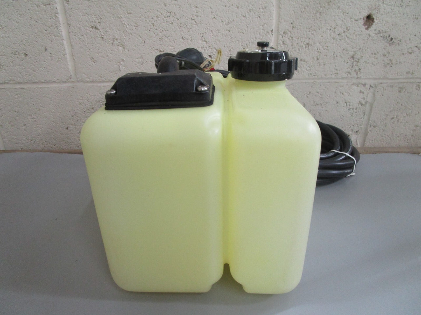 *NEW OEM* 0820 OMC Johnson Evinrude VRO 1.8 Gallon Oil Tank Kit 174167 0174167