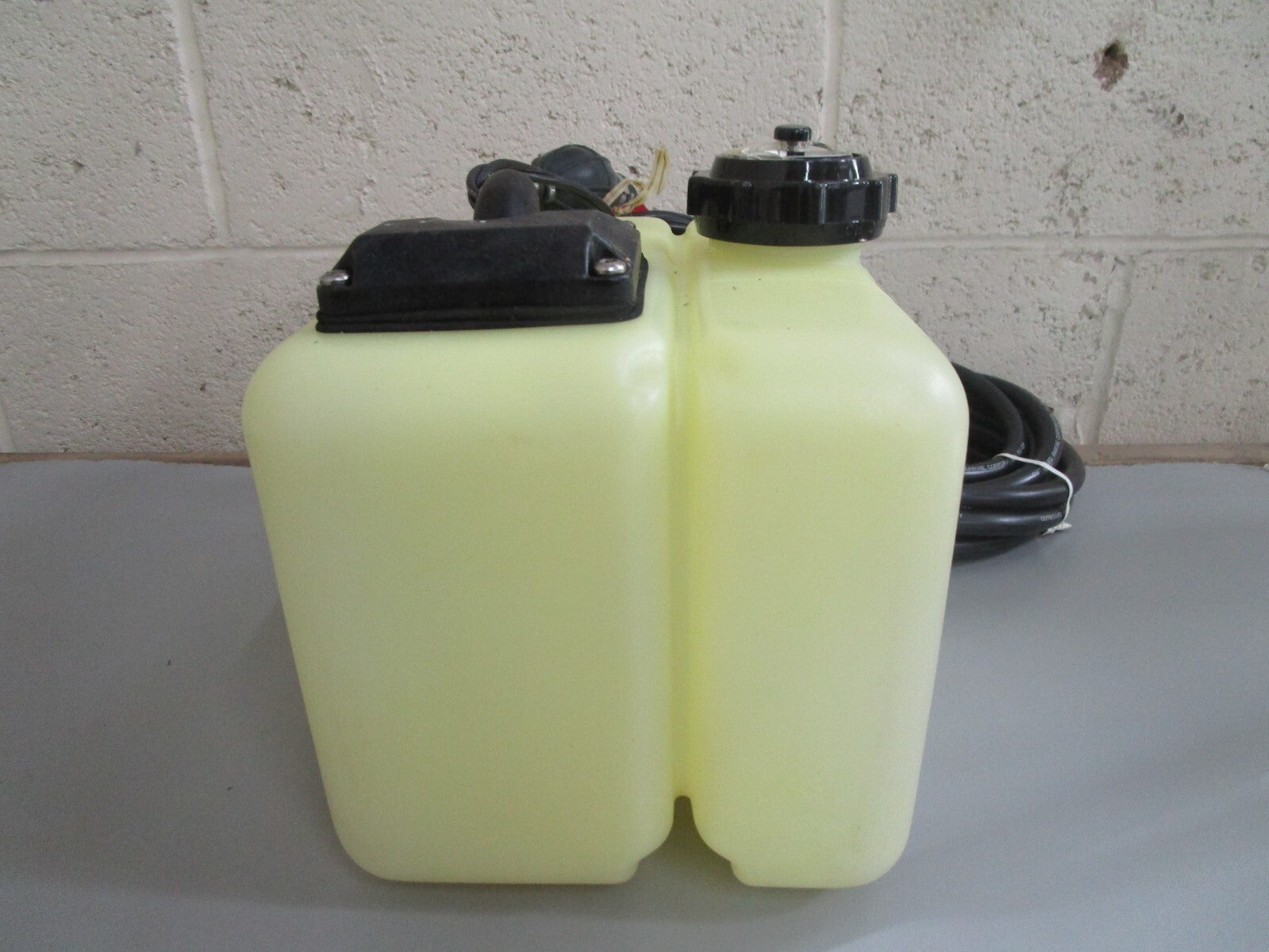 *NEW OEM* 0820 OMC Johnson Evinrude VRO 1.8 Gallon Oil Tank Kit 174167 0174167